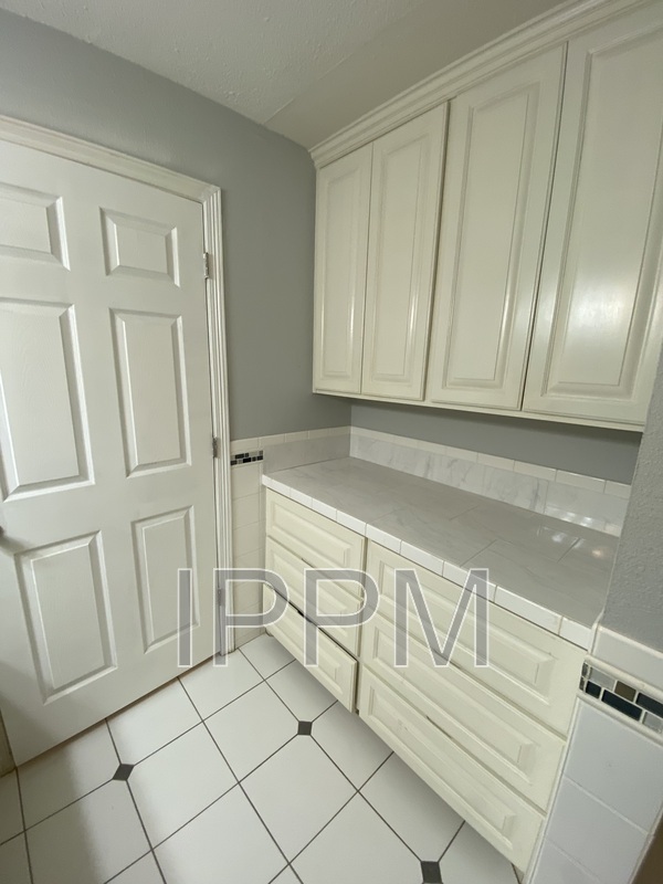 Building Photo - 1500 Palm Valley Dr W