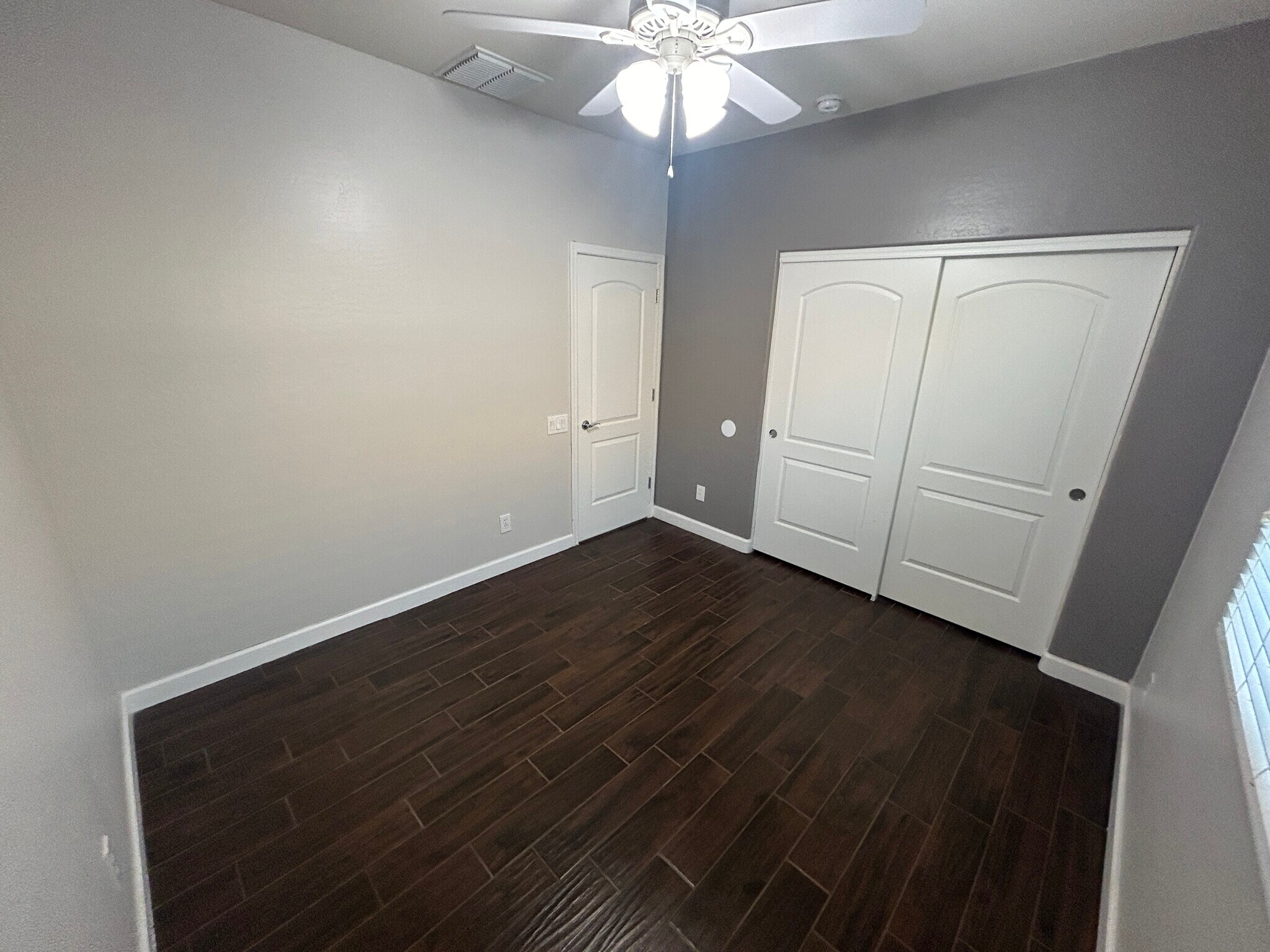 Building Photo - 10765 W Avenida del Rey