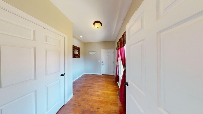 Building Photo - Beautiful county home, ranch with extra bu...