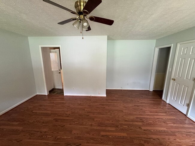 Building Photo - 3018 Delano Pl