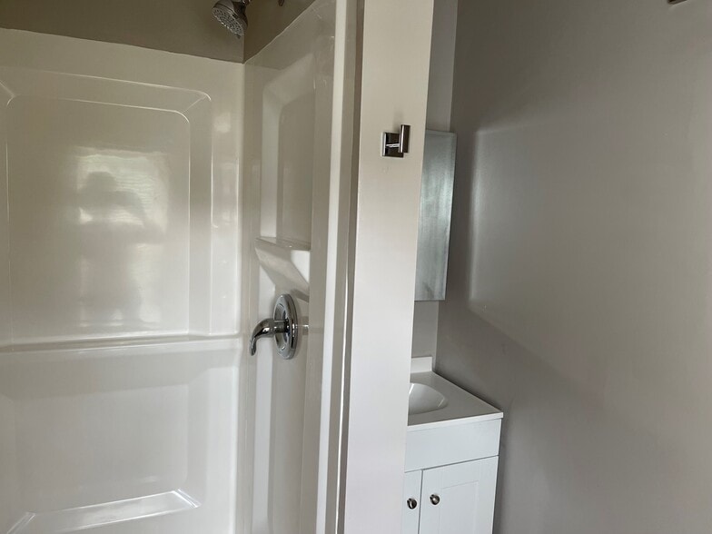 shower - 128 W Ohio St