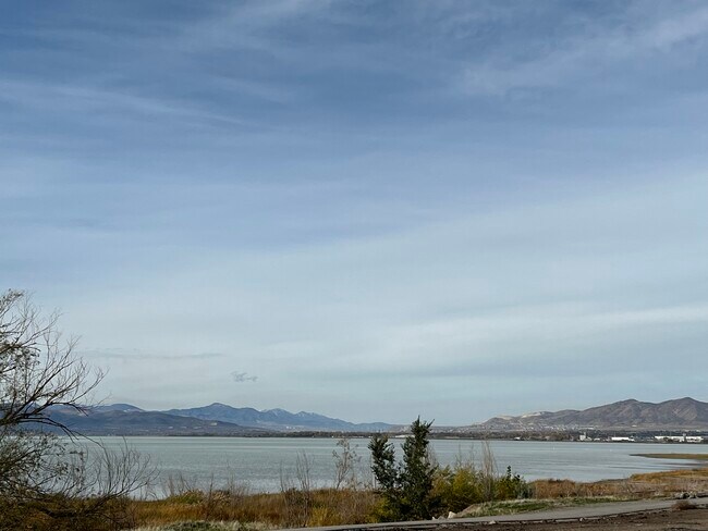 Building Photo - 767 N 380 W