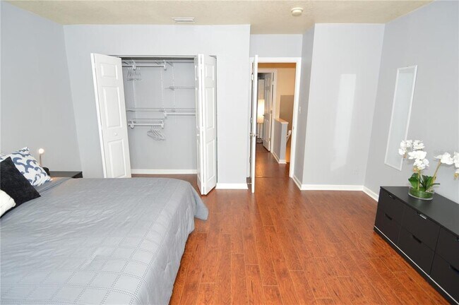 Building Photo - 3837 Pompano Dr SE