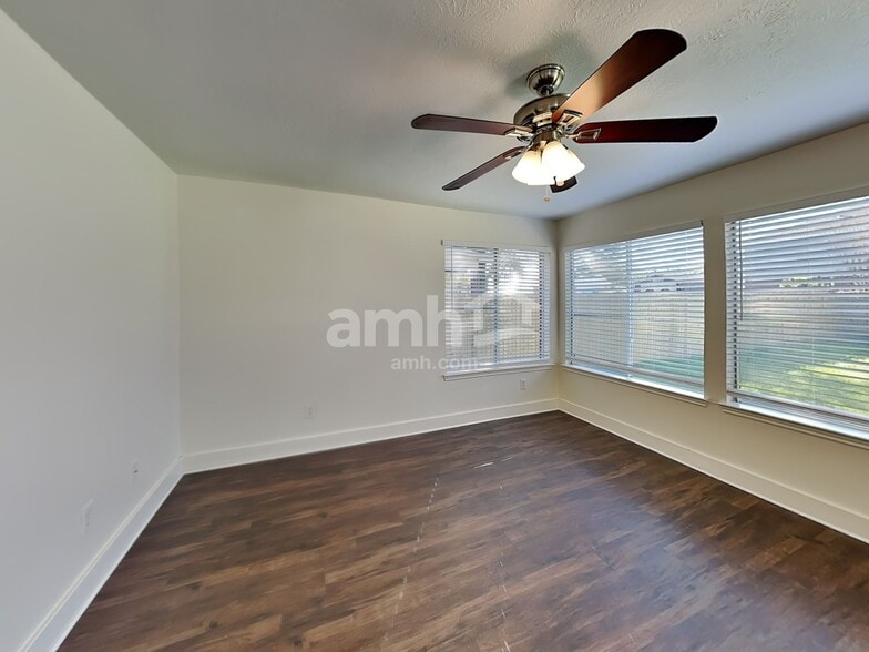 Building Photo - 5011 Westfield Village Dr