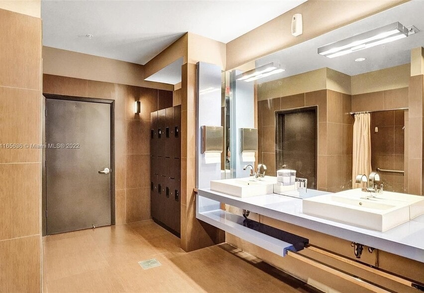 Building Photo - 2100 Park Ave