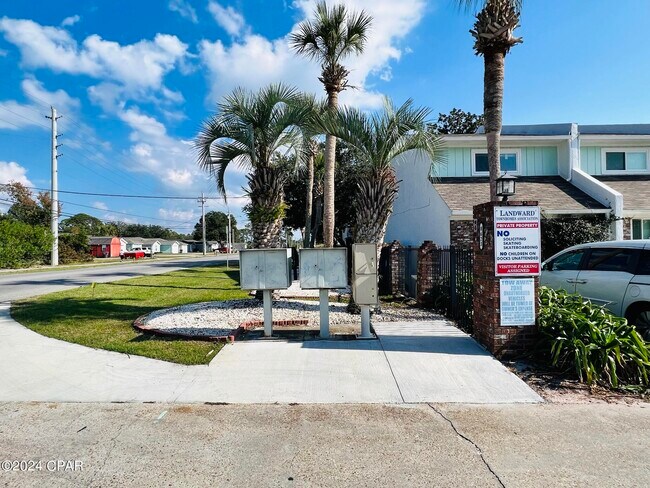 Building Photo - 8623 N Lagoon Dr