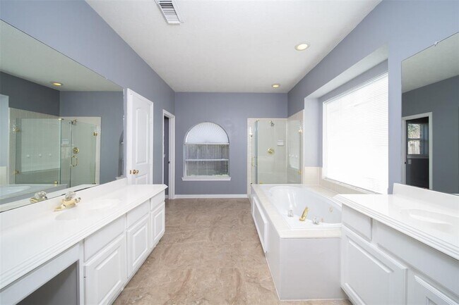 Building Photo - 4102 Magnolia Ln