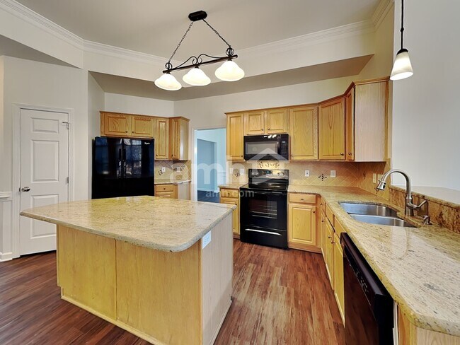 Building Photo - 406 Glencrest Dr