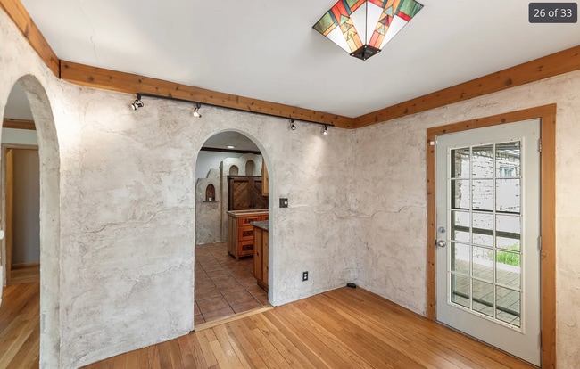 Building Photo - Stunning 4-bedroom, 2-bathroom Home