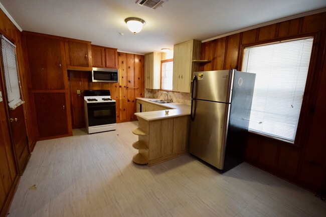 Building Photo - Spacious Home with lots of updates