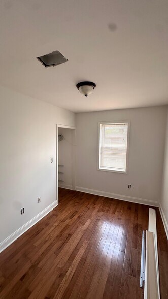 Building Photo - 5115 E Roosevelt Blvd