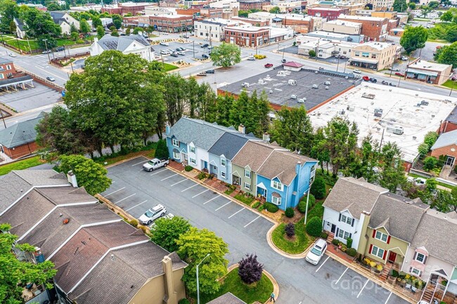 Building Photo - 617 College Ave SW