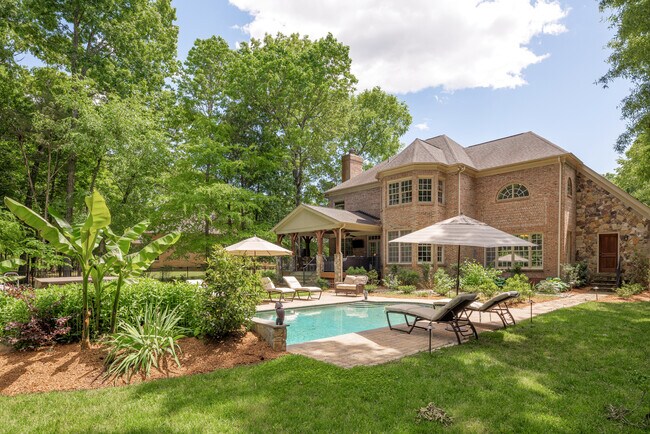 Building Photo - 405 Pondview Ct