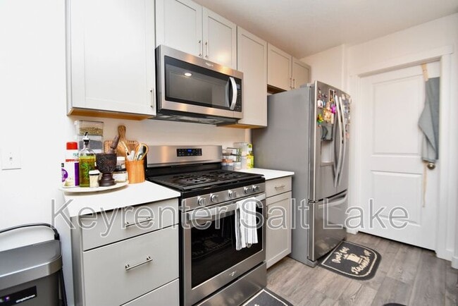 Building Photo - 555 N Willow Springs Ave