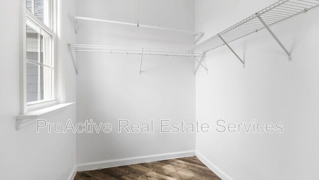 Building Photo - 417 W 30th St