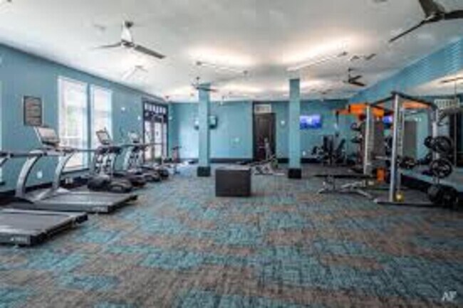 Building Photo - 541 Great Circle Rd