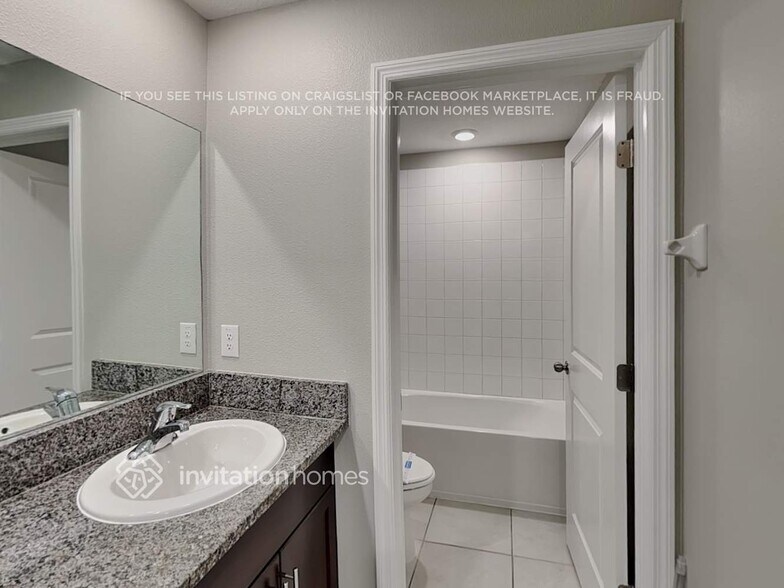 Building Photo - 2228 Jungle Dr