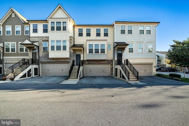 Building Photo - 33 Addison Ln