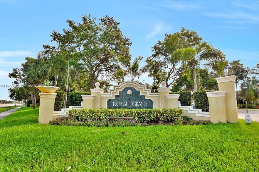 Primary Photo - 2600 S University Dr