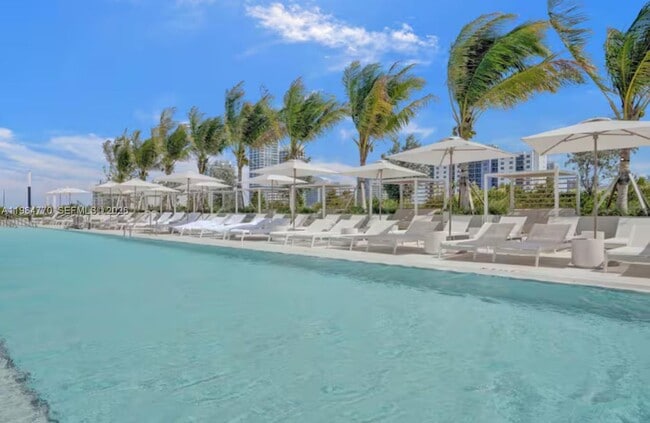 Building Photo - 580 72nd St