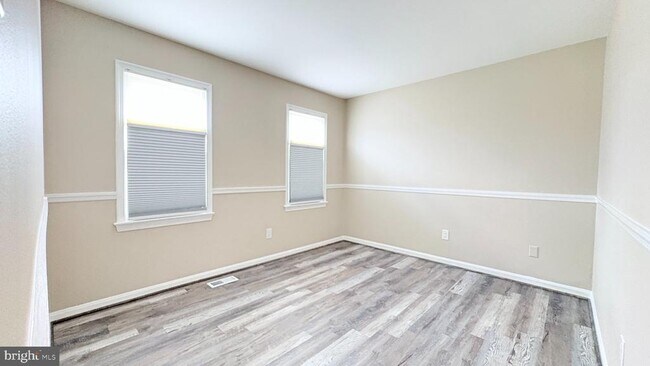 Building Photo - 2174 Mayflower Dr