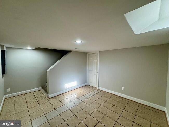 Building Photo - 7204 Glenridge Dr