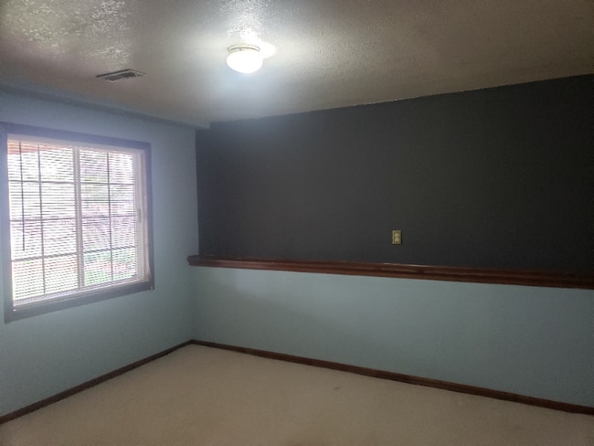 Building Photo - 2043 E Nichols Dr