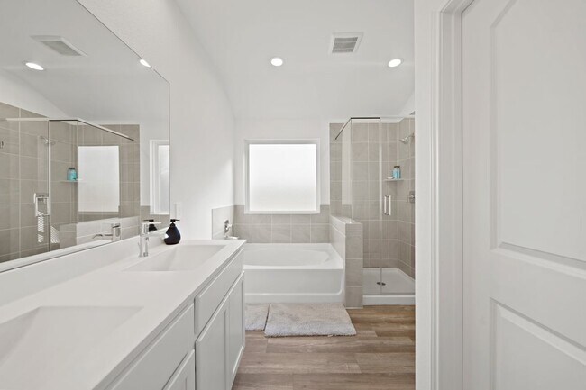 Building Photo - 210 Bella Wy