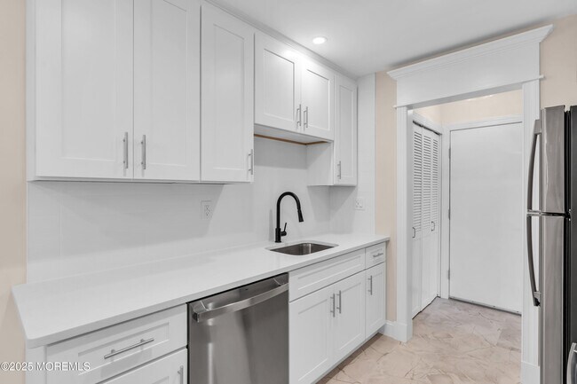 Building Photo - 218 Medford Ct