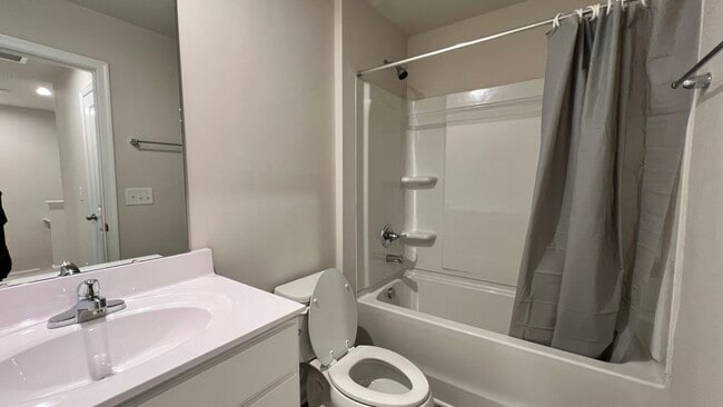 Building Photo - 243 Christiana Ln