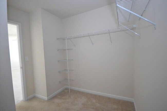 Building Photo - 2503 Girvan Dr