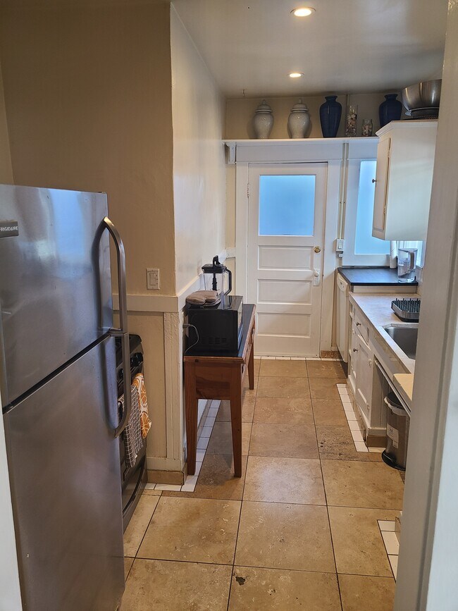 Building Photo - 36 19th Pl