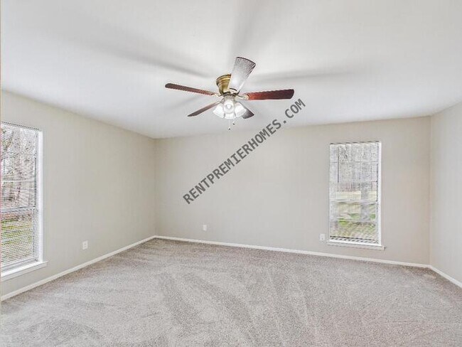 Building Photo - 25 Del Tara Dr