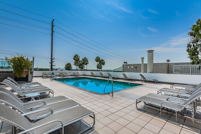 Building Photo - 1155 N La Cienega Blvd