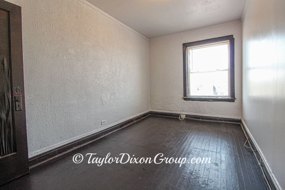 Building Photo - 3863 W Maypole Ave