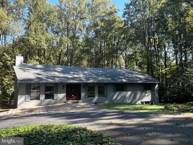 Building Photo - 247 Springvale Rd