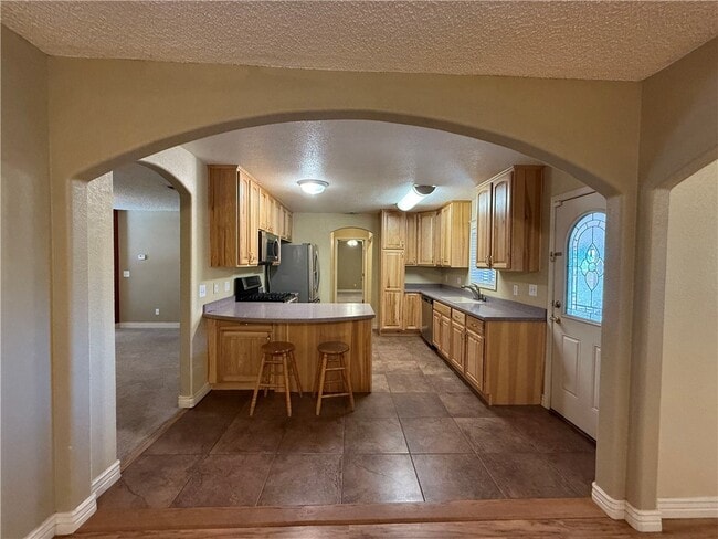 Building Photo - 760 Crestwood Dr