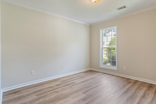 Building Photo - 313 Southbank Dr