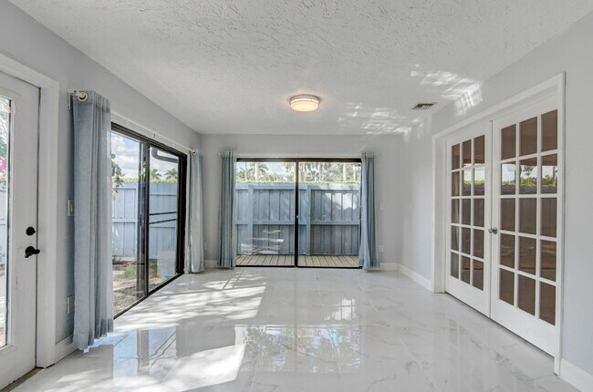 Building Photo - 11834 Donlin Dr