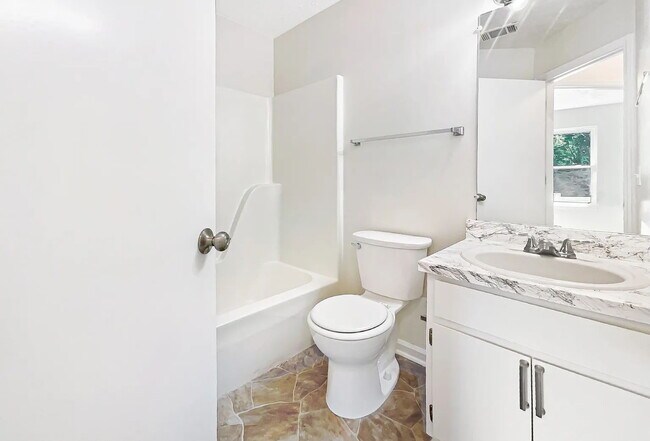 Building Photo - 3 bedroom 2 bathroom East Nashville!