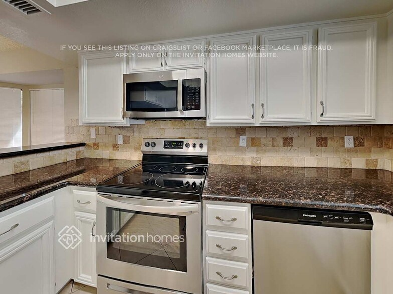 Building Photo - 409 W Beverly Ln