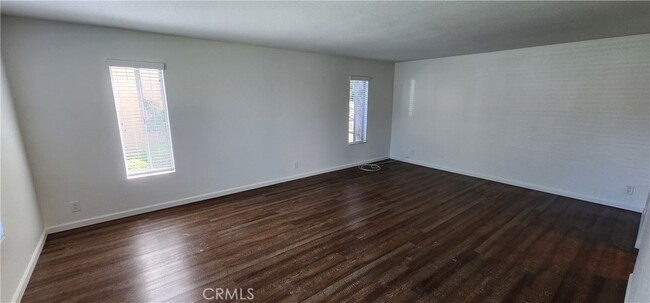 Building Photo - 10641 Chestnut St
