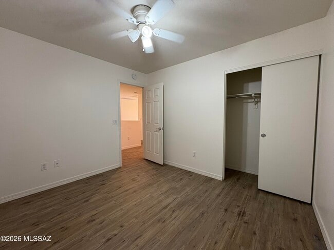 Building Photo - 1133 S Pantano Overlook Dr