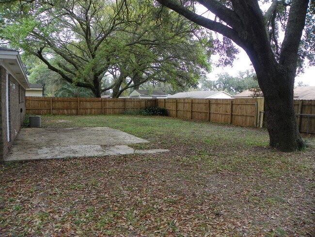 Building Photo - Spacious & Pet-Friendly 3/2 Home in West P...