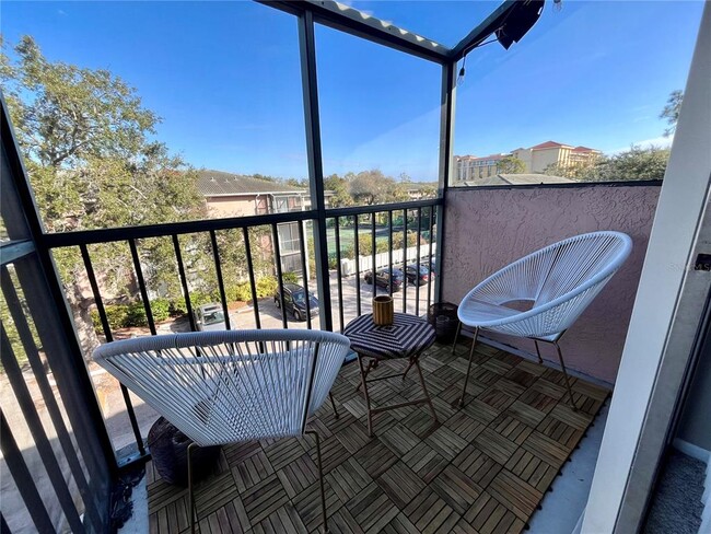 Building Photo - 120 BLUE POINT Way