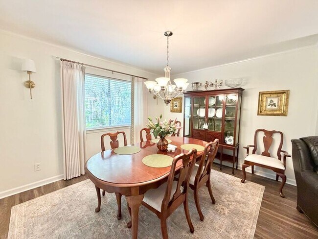 Building Photo - 490 Strathy Hall Dr