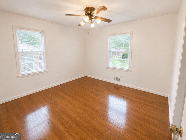 Building Photo - 3543 Meadowview Ct