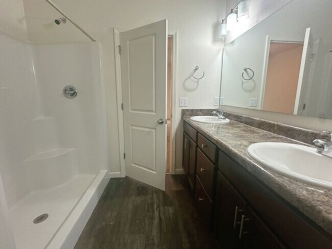 Building Photo - Modern 3B/2B home located in South Lafayet...