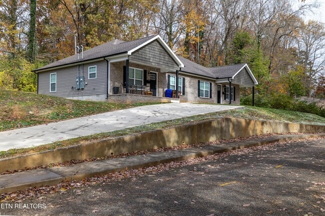 Building Photo - 159 Wade Ln