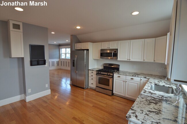 Primary Photo - 97 Cushing Ave
